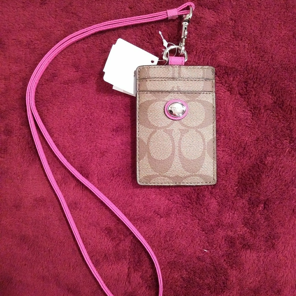 🆕 Coach Peyton Signature C Lanyard